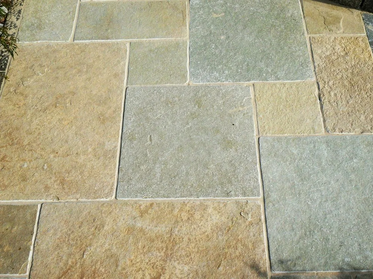 Travertino Avorio Materialoberfläche